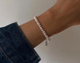 Delicada pulsera de perlas de agua dulce • Pulsera apilable sencilla para uso diario • Regalos para él y para ella