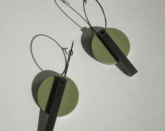 Pendientes colgantes llamativos de acrílico en verde oliva y negro, pendientes de aro modernos y colgantes de acrílico negro.