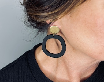 Charlie Schwarz und Gold Ohrringe, minimalistische Ohrringe, Gold und Schwarz Statement Ohrringe für Frauen, Geschenk für sie, Muttertagsgeschenk