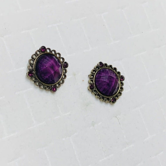 Vintage Clip On Earrings Purple Faceted Plastic G… - image 2