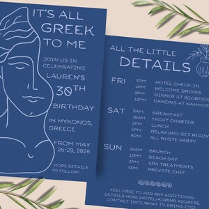 Puede incluir: Dos tarjetas de invitación azul marino con texto blanco. Una tarjeta presenta un dibujo lineal de una estatua griega y el texto "It's All Greek to Me". La otra tarjeta enumera los detalles del evento.