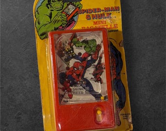 Vintage 1980 Spider-Man & Hulk Mini Bagatelle Tabletop Game