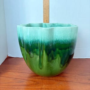 Hull USA Pottery 427 Drip Glaze Planter Large Scalloped Console Bowl Green