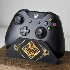 Clair Obscure: Supporto per controller Xbox ispirato alla Spedizione 33 - Distintivo Lumiere