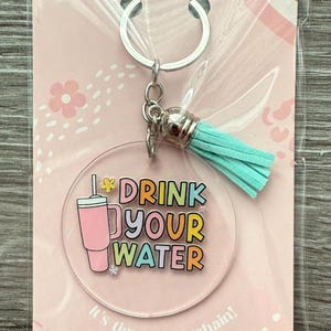 Porte-clés fait main - Buvez votre eau