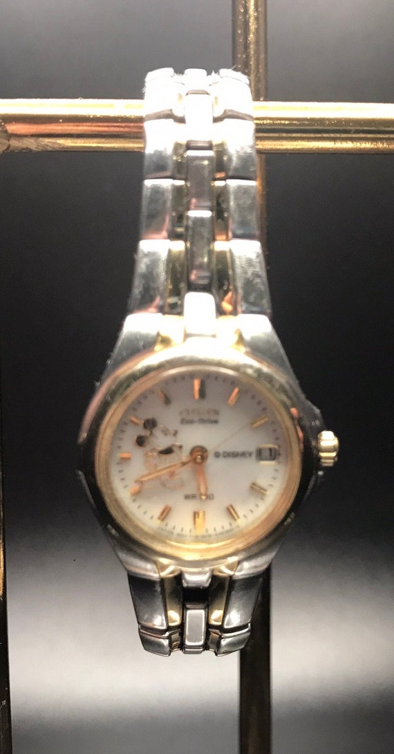 Montre Citizen Eco-Drive Homme 'Hometown' Mickey Mouse - Cadran Beige, Bracelet Cuir Marron, étanche 100m