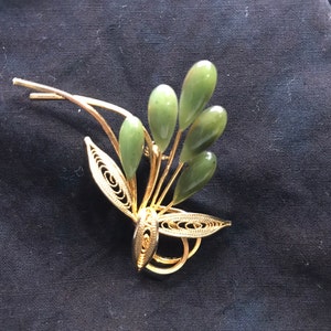 Gold tone jade green brooch with leaves