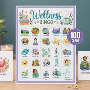Pode incluir: Um conjunto de jogo Wellness Bingo com uma grelha grande de 25 quadrados ilustrados, dois cartões de instruções mais pequenos e um emblema circular roxo com a inscrição 100 CARDS. A grelha inclui ícones em aguarela para atividades diversas.