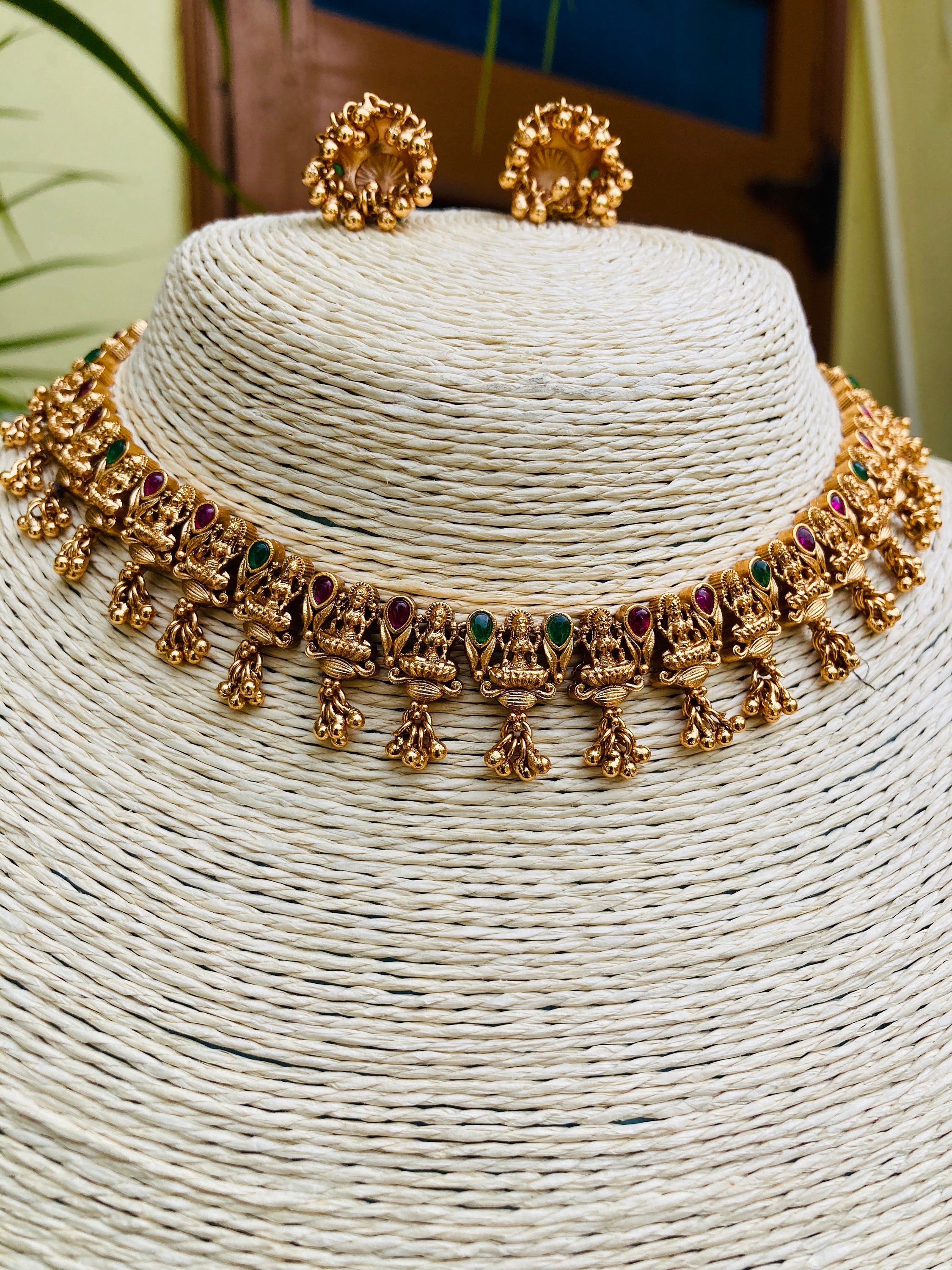 Antique gold hotsell choker