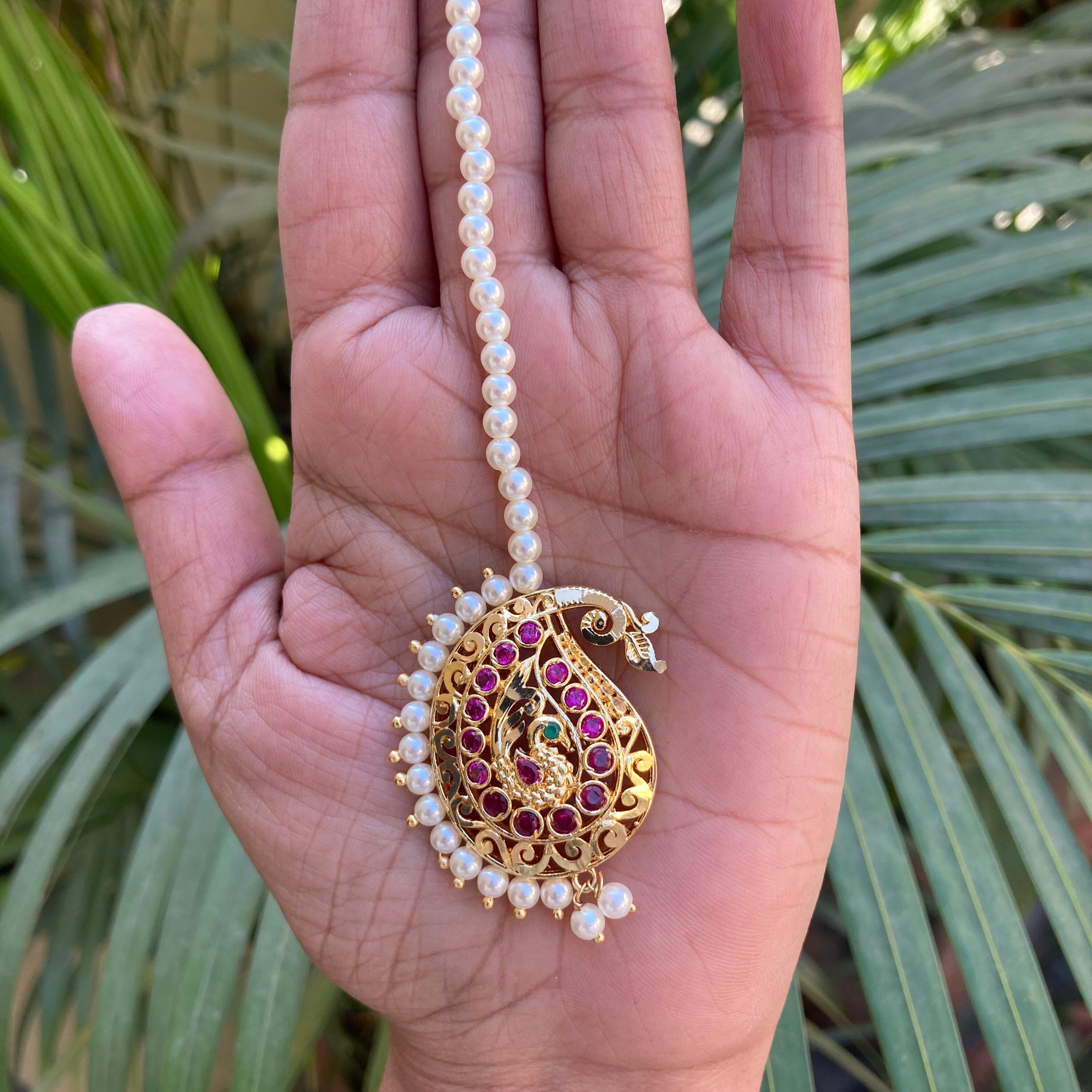Gold tikka clearance chain designs