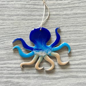Octopus Christmas Ornament, Beach Waves, Resin Ocean Art, Holiday Gift Ideas, Hanging Ornaments, Blue Christmas Tree Decorations, Sea Animal