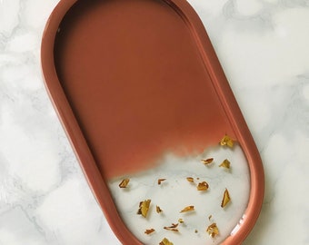 Brown Resin Trinket Tray, Handmade Vanity Tray, Oval Jewelry Ring Dish, Unique Home Decor, Gold Flakes Plate, Multipurpose Housewarming Gift