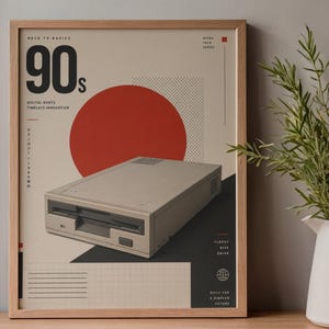 Puede incluir: Un póster enmarcado con la ilustración de una disquetera beige centrada sobre un gran círculo rojo y patrones geométricos. El texto dice 90s, Back to Basics, Digital Roots, Timeless Innovation, Retro Tech Series y Floppy Disk Drive.