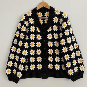 クロシェカーディガン、メンズカーディガン、ブラックボタンカーディガン、クロシェデイジーカーディガン、メンズニットセーター、ニットカーディガン、ユニセックスセーター