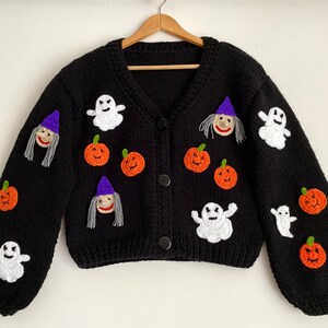 Cardigan de lã tricotado à mão para Halloween: design de abóbora, fantasma e bruxa imagem 4