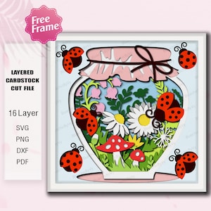 Puede incluir: Un diseño de archivo de corte de cartulina en capas que presenta un tarro lleno de flores, setas y mariquitas. El diseño incluye el texto "LAYERED CARDSTOCK CUT FILE" y "16 Layer". Las mariquitas son rojas con lunares negros.