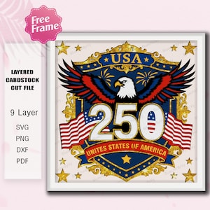 Puede incluir: Un dise&ntilde;o de archivo de corte de cartulina en capas con tem&aacute;tica patri&oacute;tica. El dise&ntilde;o presenta un &aacute;guila calva con las alas extendidas, el n&uacute;mero 250 y banderas americanas. El texto incluye "USA" y "United States of America". El dise&ntilde;o est&aacute; enmarcado con estrellas doradas.