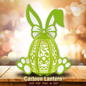 Pu&ograve; includere: Una lanterna di Pasqua a forma di coniglio verde e bianco con un motivo floreale. La lanterna ha la forma di un uovo e ha un fiocco in cima. La lanterna &egrave; fatta di carta ed &egrave; progettata per essere ritagliata e assemblata.