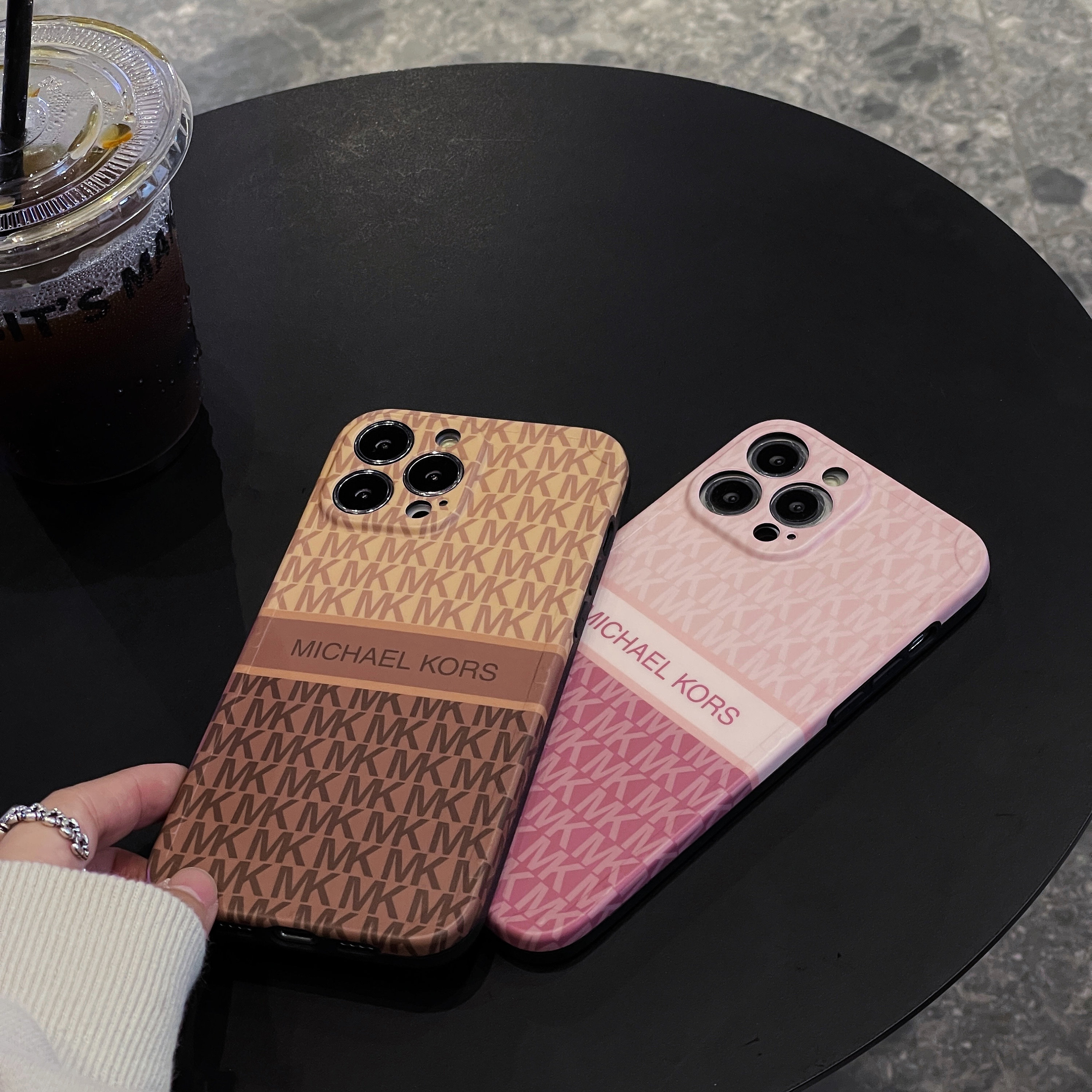 Descubrir 37+ imagen case iphone 13 pro max michael kors Abzlocal.mx