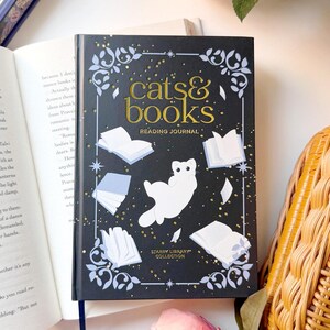Lesetagebuch „Katzen & Bücher“ | Hardcover-Tagebuch mit Goldfolienprägung | Das perfekte Geschenk für Bücher- und Katzenliebhaber