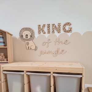 REY del letrero de pared de madera de la jungla, león de ratán, sala de safari, Inschrift an der Wand, kinderzimmer inschrift, decoración de la habitación de los niños, babyzimmer