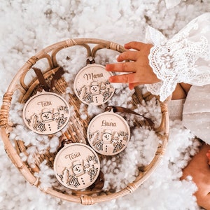 Personalisierte Schneemann Ornament, Weihnachtskugel aus Holz, Christbaumschmuck, Personalisierte Weihnachtsanhänger in Holz mit Namen