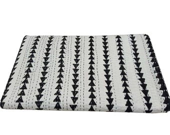 Kantha-quilt met bloemenprint: bedovertrek van Indiaas katoen, queensize bed