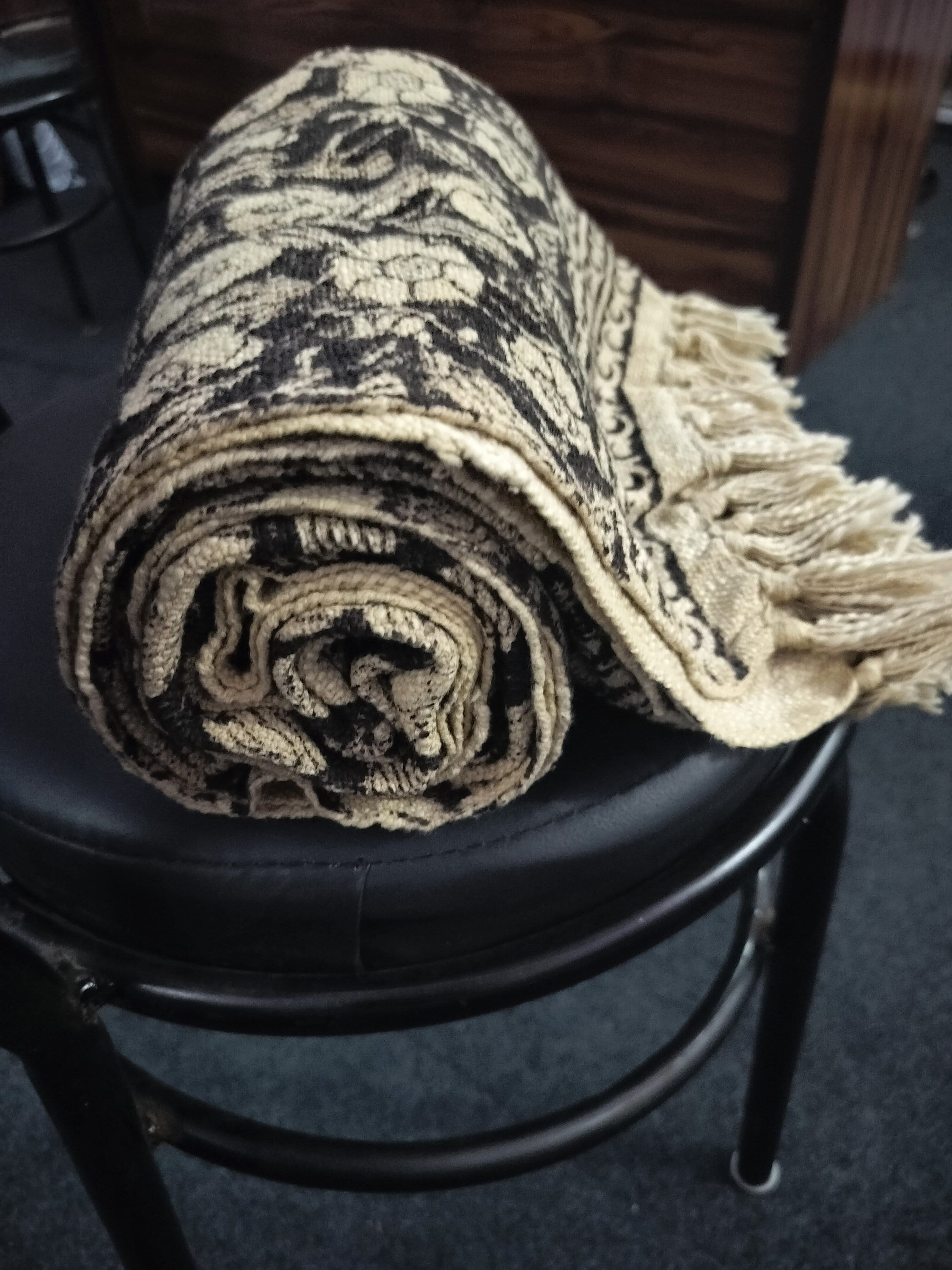 Handgefertigte Baumwoll-Überwurfdecke – Floraler Blockdruck, Schwarz-beige, 119x180 Cm, Mit Quasten
