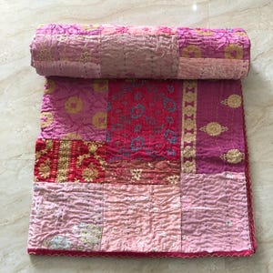 Colcha india de patchwork, manta Kantha bordada, cubrecama boho hecha a mano, colorida colcha Kantha de tela india cosida a mano
