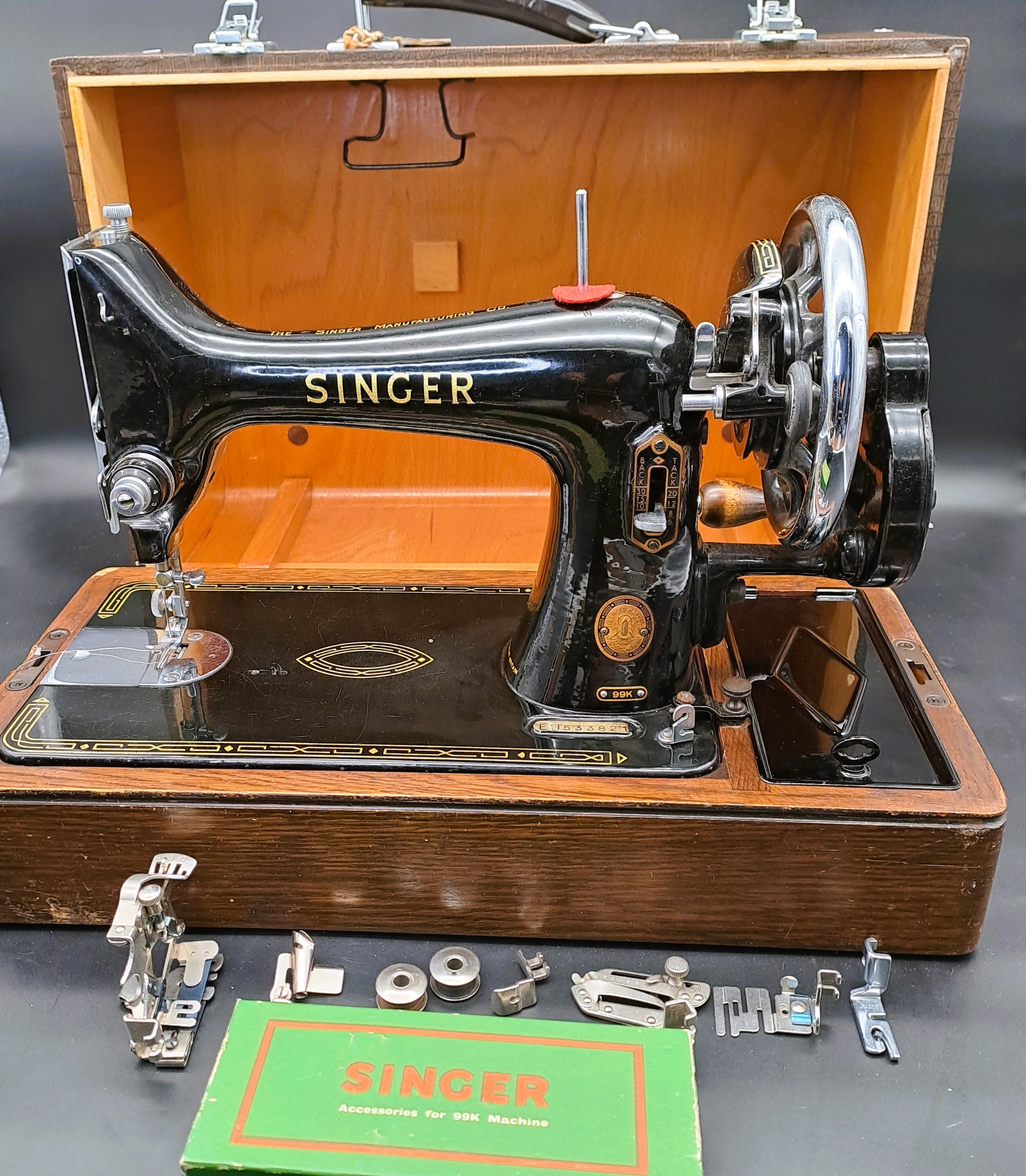 1950's Singer 99k Light weight Sewing Machine Working w/Case sews leather  canvas