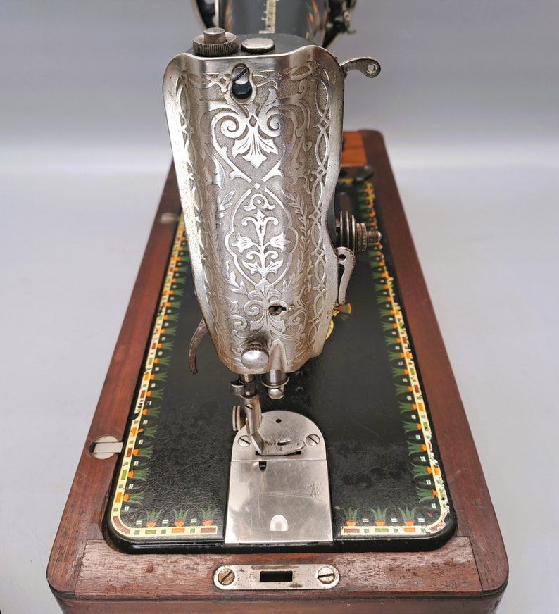 1922 Singer Hand Crank Sewing Machine With lotus Decals and Many