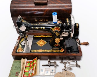 Máquina de coser Singer La Vencedora Modelo 128K de manivela del año 1938 con accesorios, manual de instrucciones y tapa de madera