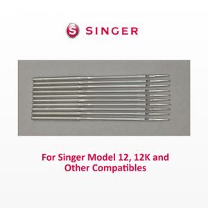 Puede incluir: Un paquete de agujas para máquina de coser Singer. Las agujas son de color plateado y están dispuestas en una fila. El logotipo de Singer está en la parte superior y el texto "For Singer Model 12, 12K and Other Compatibles" en la parte inferior.