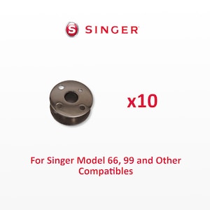Puede incluir: Una bobina de máquina de coser Singer, hecha de metal color plata. La imagen muestra diez bobinas, con el logotipo de Singer en la parte superior. El texto en la parte inferior dice "Para Singer Model 66, 99 y otros compatibles."