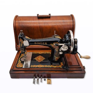 Singer Sewing Machine 128K – Year 1913 – La Vencedora Decals – Excellent Condition