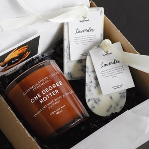 Abschlusskerze Geschenkbox - One Degree Hotter Kerze Geschenk für PhD, College, Universität - Studenten-Grad Geschenkkorb für Sie, Ihn, Tochter