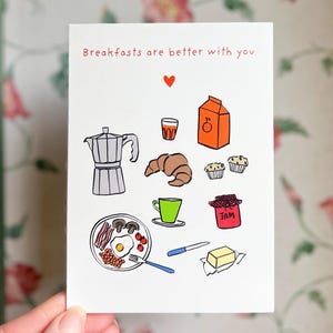 Jolie carte d'anniversaire ou d'anniversaire - « Les petits déjeuners sont meilleurs avec vous » - parfaite pour un partenaire amoureux.