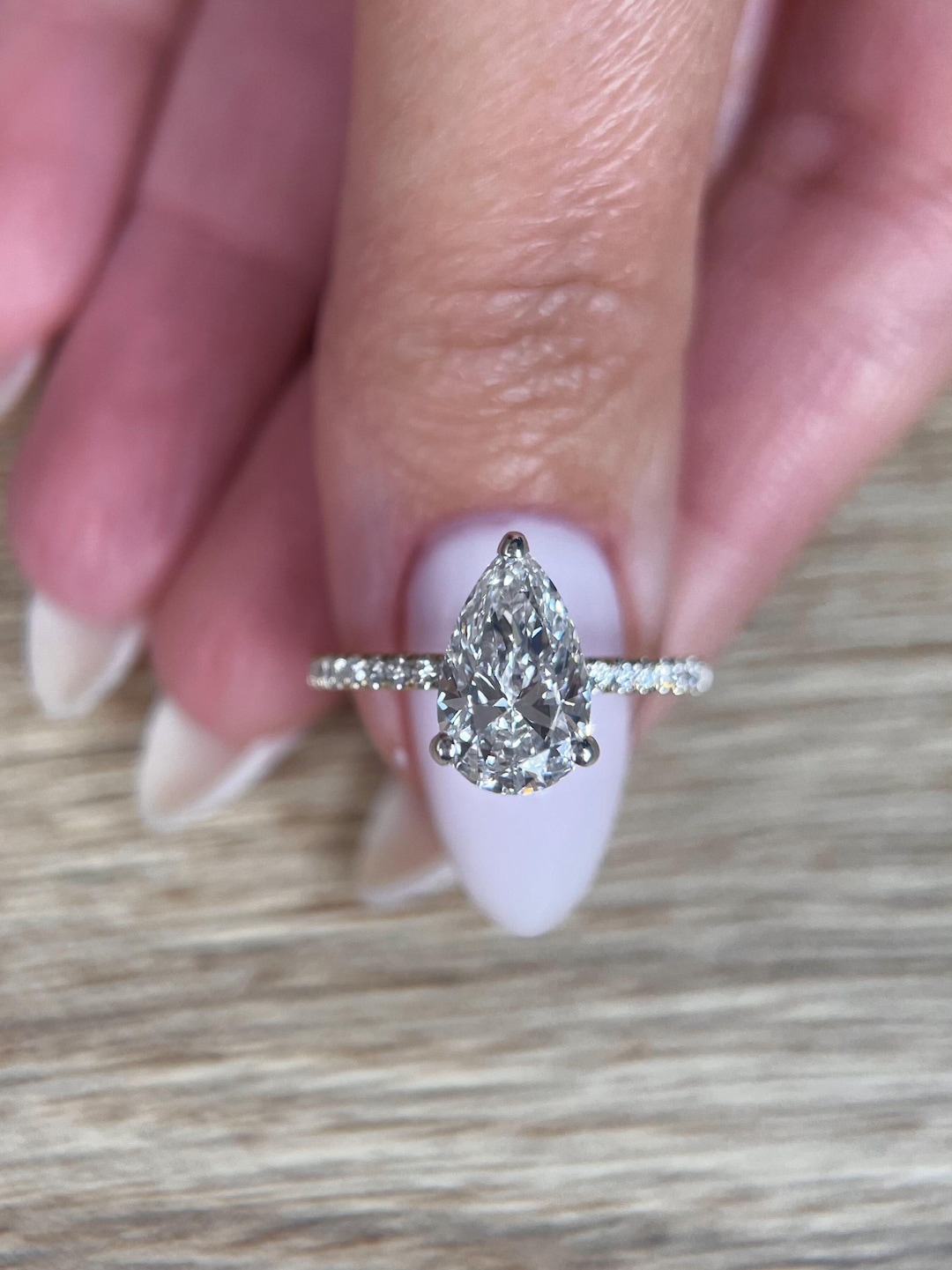 IGI Certified 2.30 Carat Pear Cut E Color VVS2 Clarity Lab Grown ...