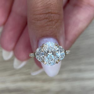 4.20 Carat Oval Cut E/VVS2 Lab Grown CVD Diamond Engagement Ring 14k Yellow Gold IGI Certified, Side Half Moon