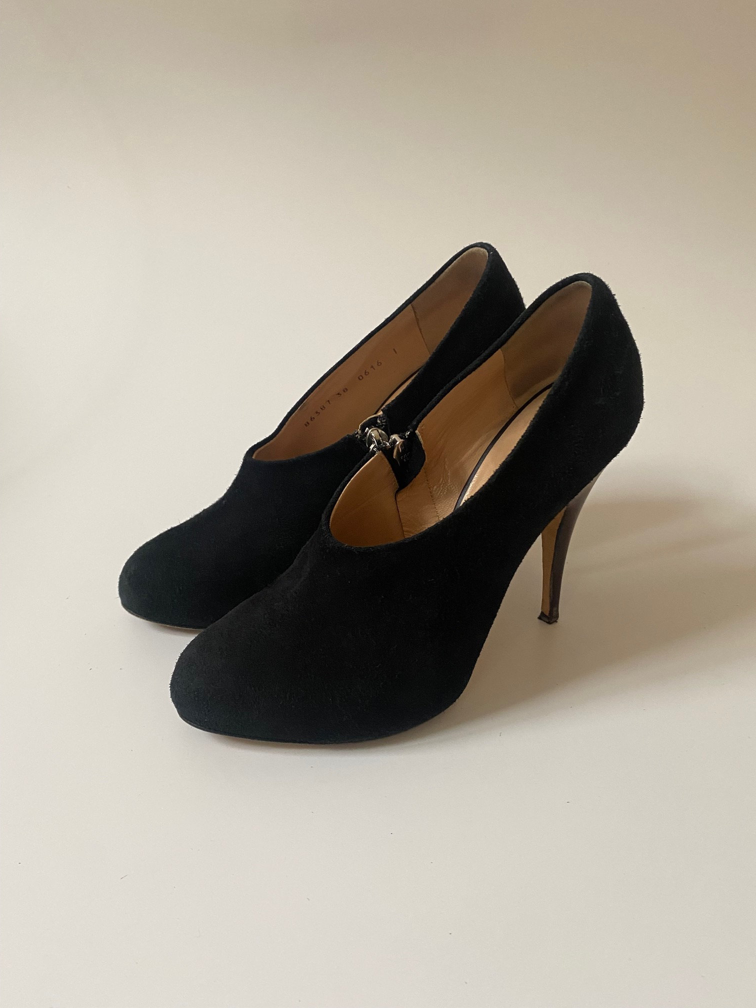 Giuseppe zanotti black suede heels outlet
