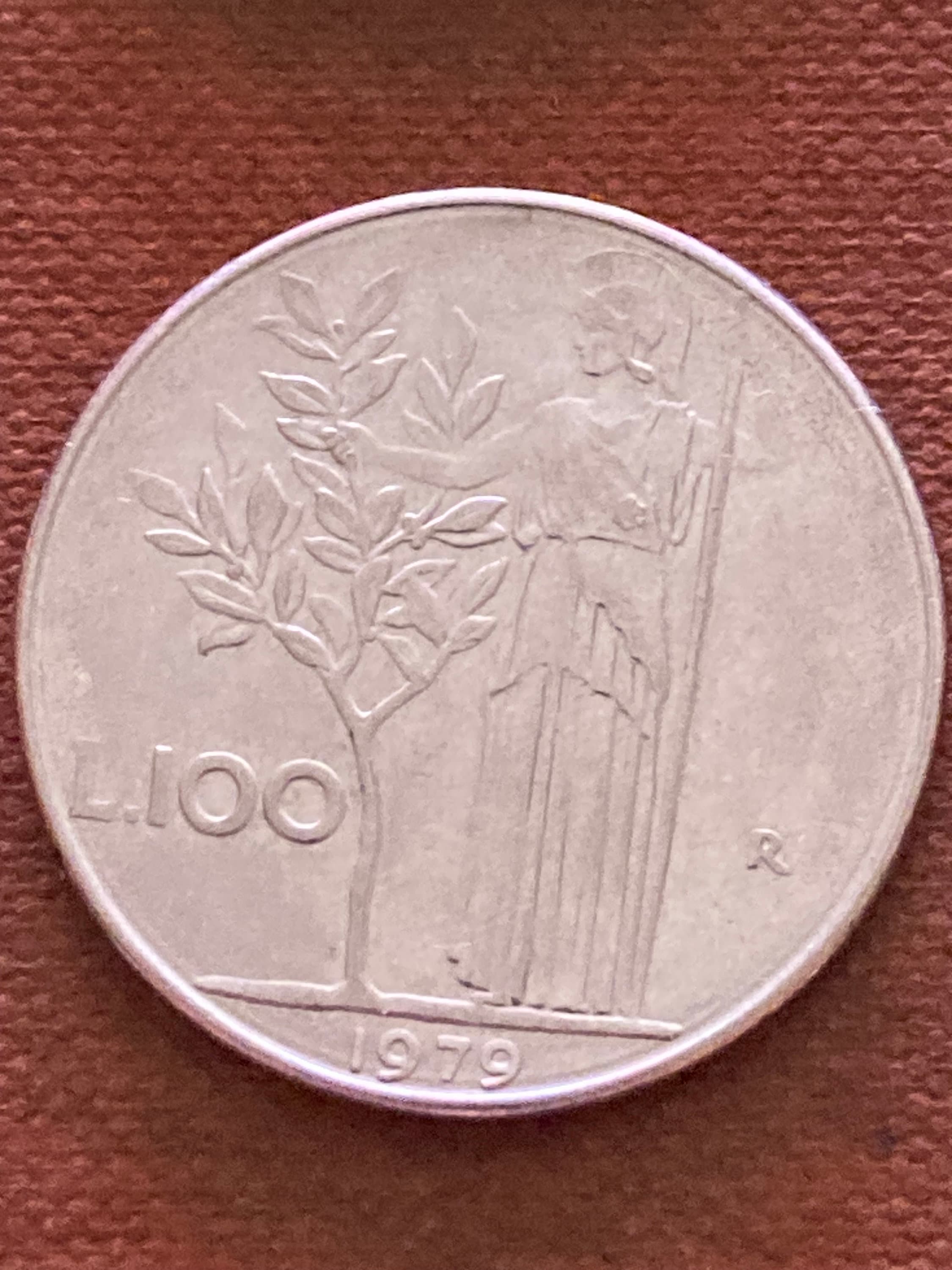 希少1965年1977年1,978年1979年イタリア 100リラ 女性と木 希少1965年1977年1,978年1979年イタリア 100リラ 女性と木 希少