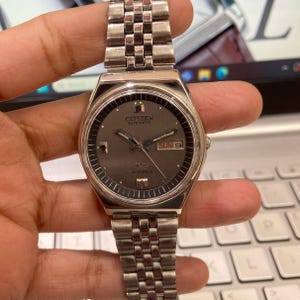 Orologio da polso da uomo giapponese Citizen Automatic 8200 Cream Face 21 Jewels Day-Date Vintage del 1999 C43