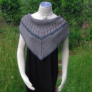 Scarf: Bauhaus pattern - triangular scarf - petrol, light grey - cape, scarf - cuddly, hand-dyed - timeless - wool malabrigo &quot;Sock&quot;