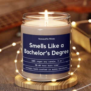 Riecht wie eine Bachelor-Kerze, veganes Sojawachs, Top-Düfte, Geschenke für frischgebackene Absolventen, lustige Abschlussgeschenke, Geschenkkerzen für Hochschulabschlüsse