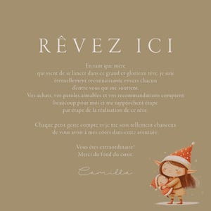 K&ouml;nnte beinhalten: Ein beiger Hintergrund mit einer handgeschriebenen Nachricht in wei&szlig;er Schrift, die "R&Ecirc;VEZ ICI" lautet und mit einer Botschaft &uuml;ber den Traum einer Mutter und die Unterst&uuml;tzung anderer fortgesetzt wird. Die Nachricht endet mit "Merci du fond du c&oelig;ur." und einer Unterschrift, die "Camilla" lautet. Im unteren rechten Eck befindet sich eine Illustration eines Weihnachts-Elfs, der ein Baby-Elf h&auml;lt.