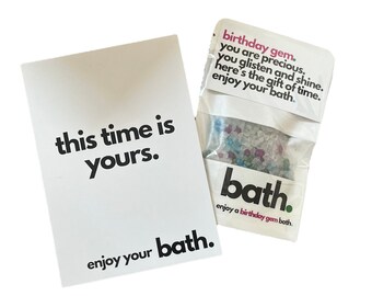 Baño de aromaterapia con gemas de cumpleaños.