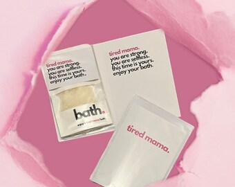 Baño de mamá cansada. Tarjeta personalizada