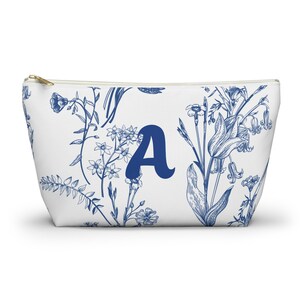 Bolsa de accesorios con diseño floral y fondo en T, neceser azul y blanco con letra personalizable, estuche para cosméticos, neceser, organizador de viaje.