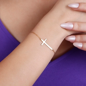 Pulsera de cruz de oro macizo de 14 quilates: nombre personalizado, joyería de bautismo