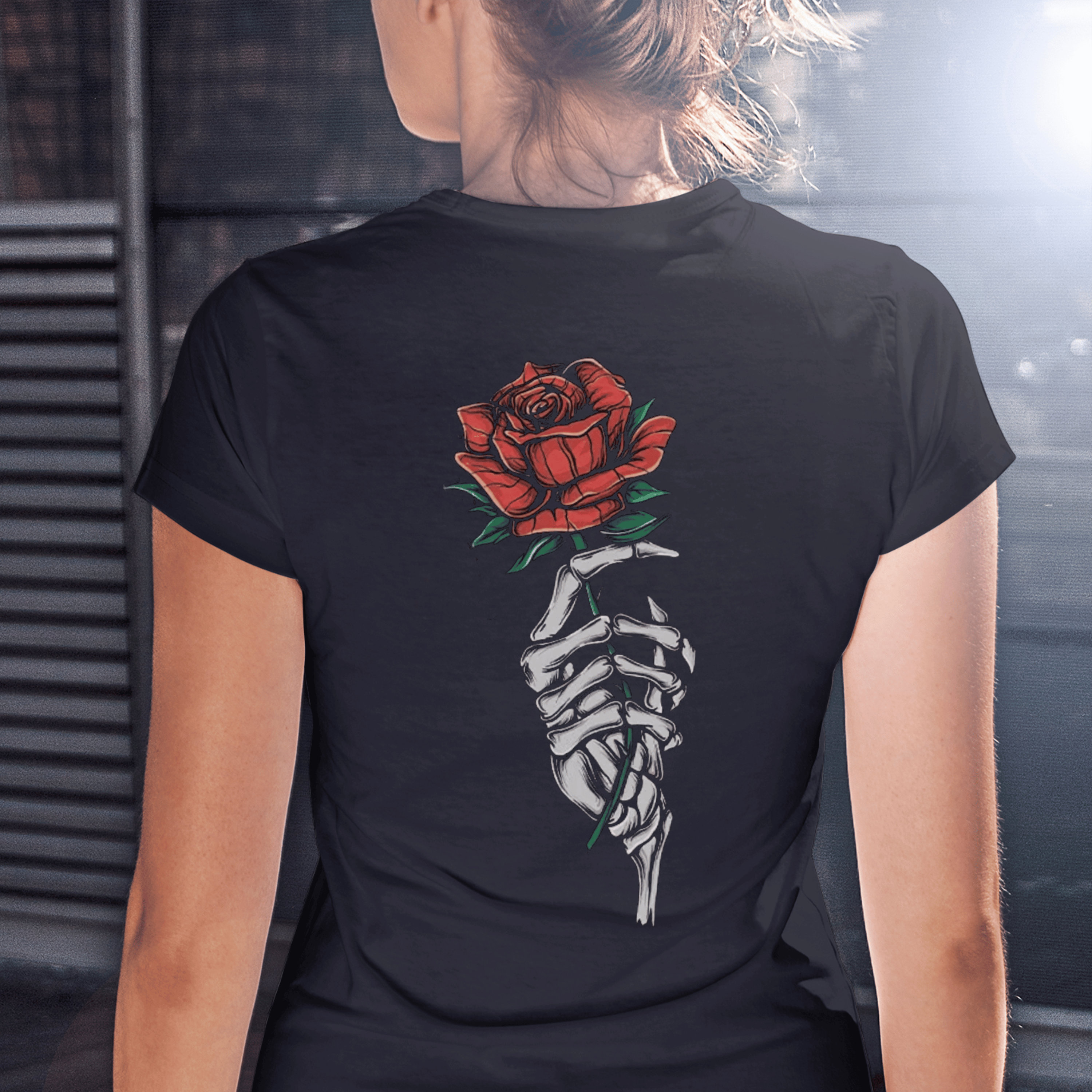 Schwarzes Damen-T-Shirt mit geflügeltem Totenkopf